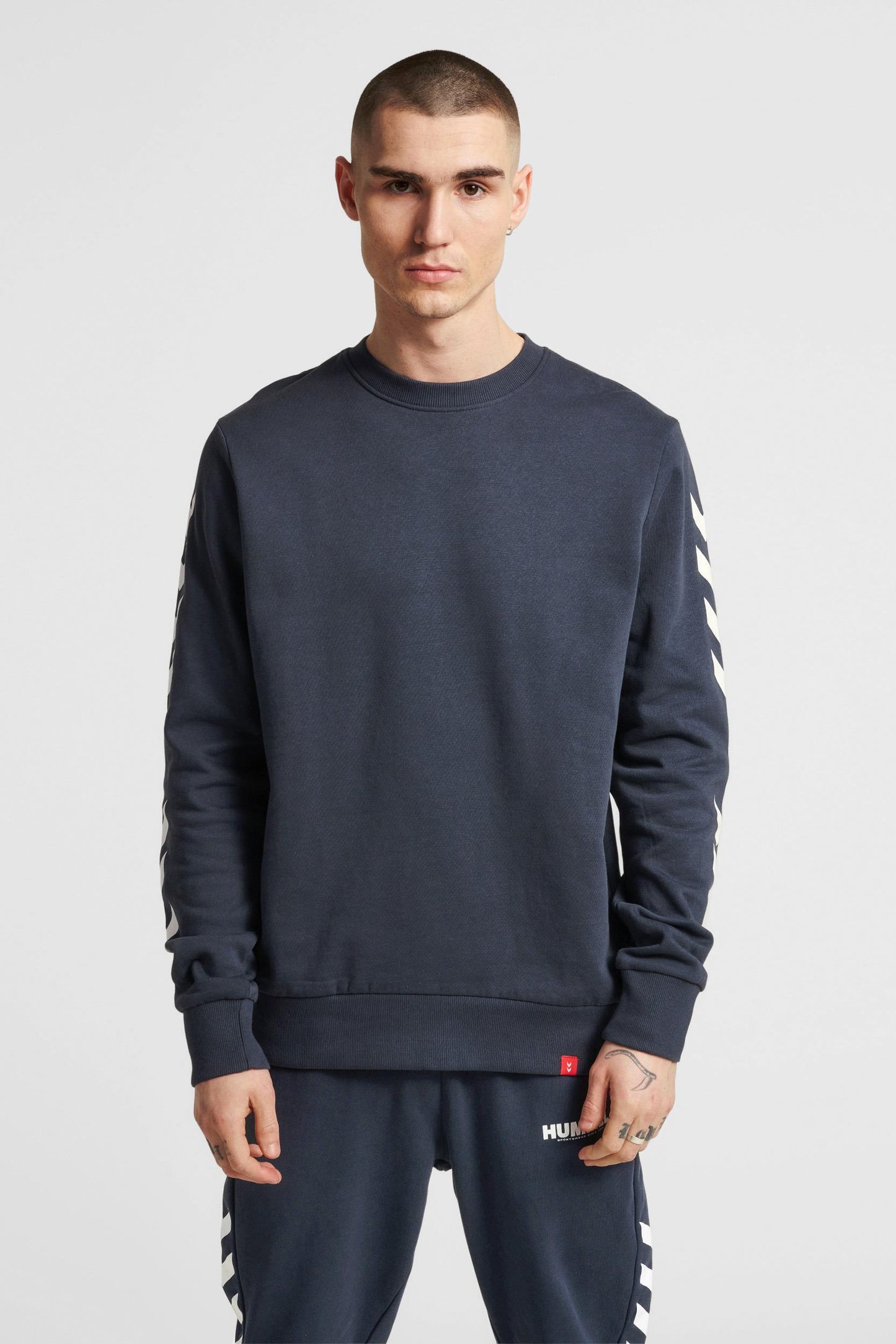 HUMMEL - Hmllegacy Chevron Sweatshirt - Blue Nights